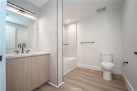 2828 London Street, Los Angeles, CA 90026