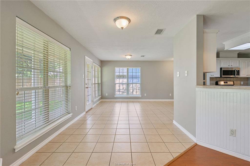 4406 Colony Chase Drive, Bryan, TX 77808