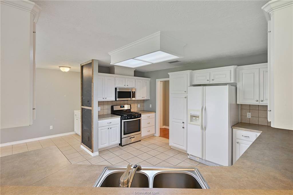4406 Colony Chase Drive, Bryan, TX 77808
