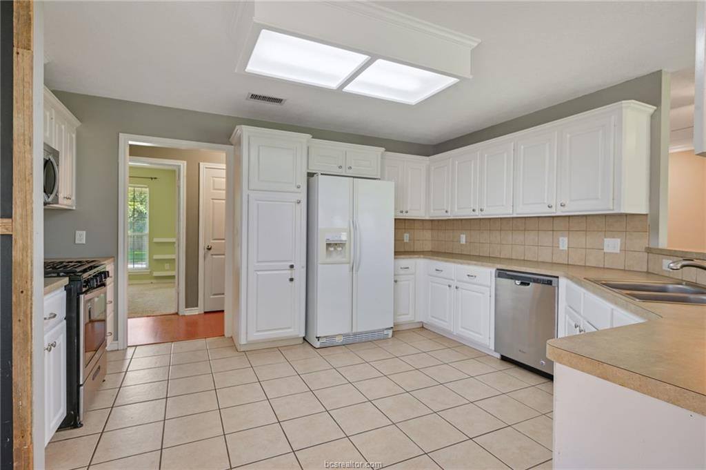 4406 Colony Chase Drive, Bryan, TX 77808