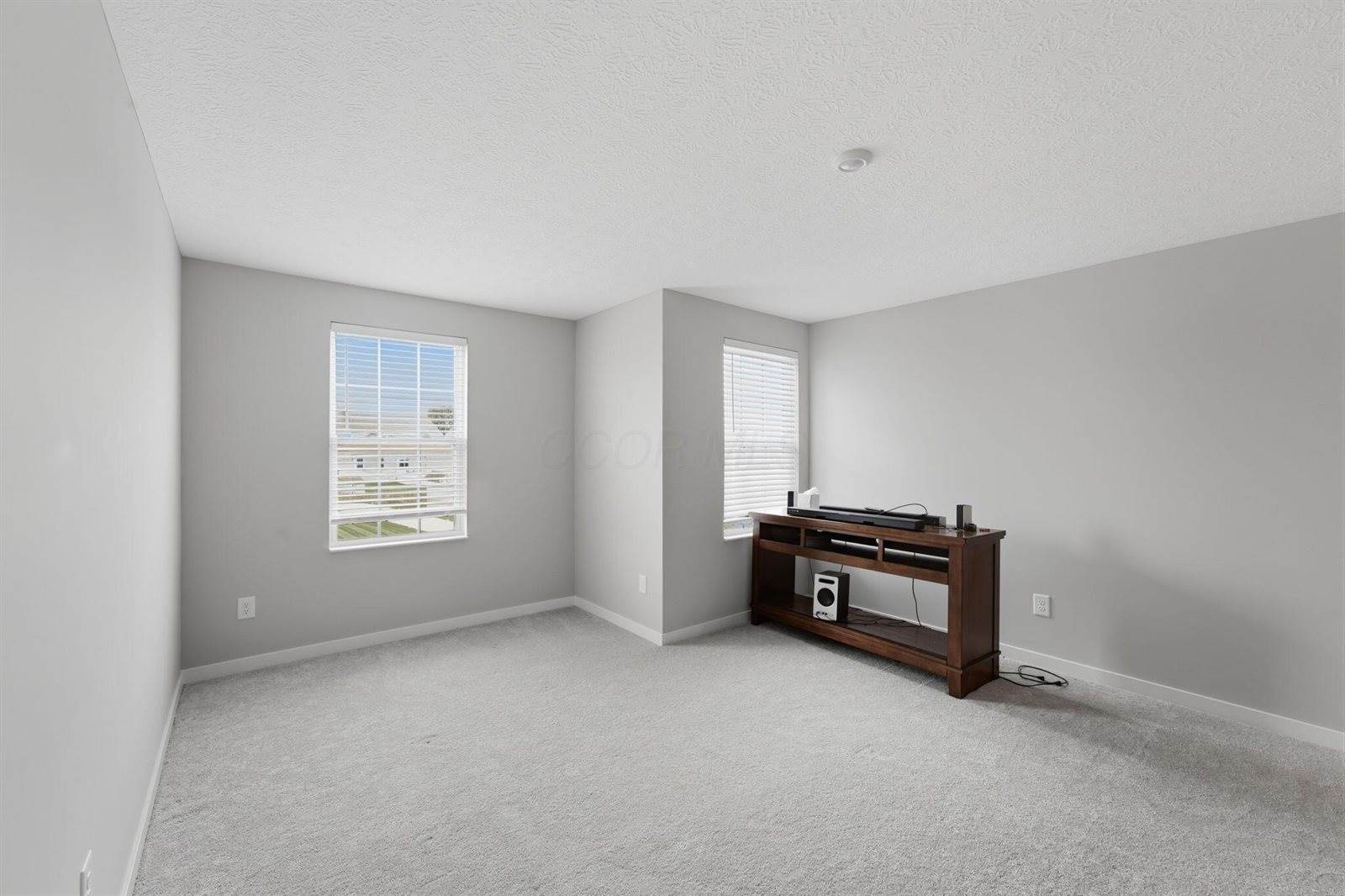 1165 Cunningham Avenue, Pataskala, OH 43062