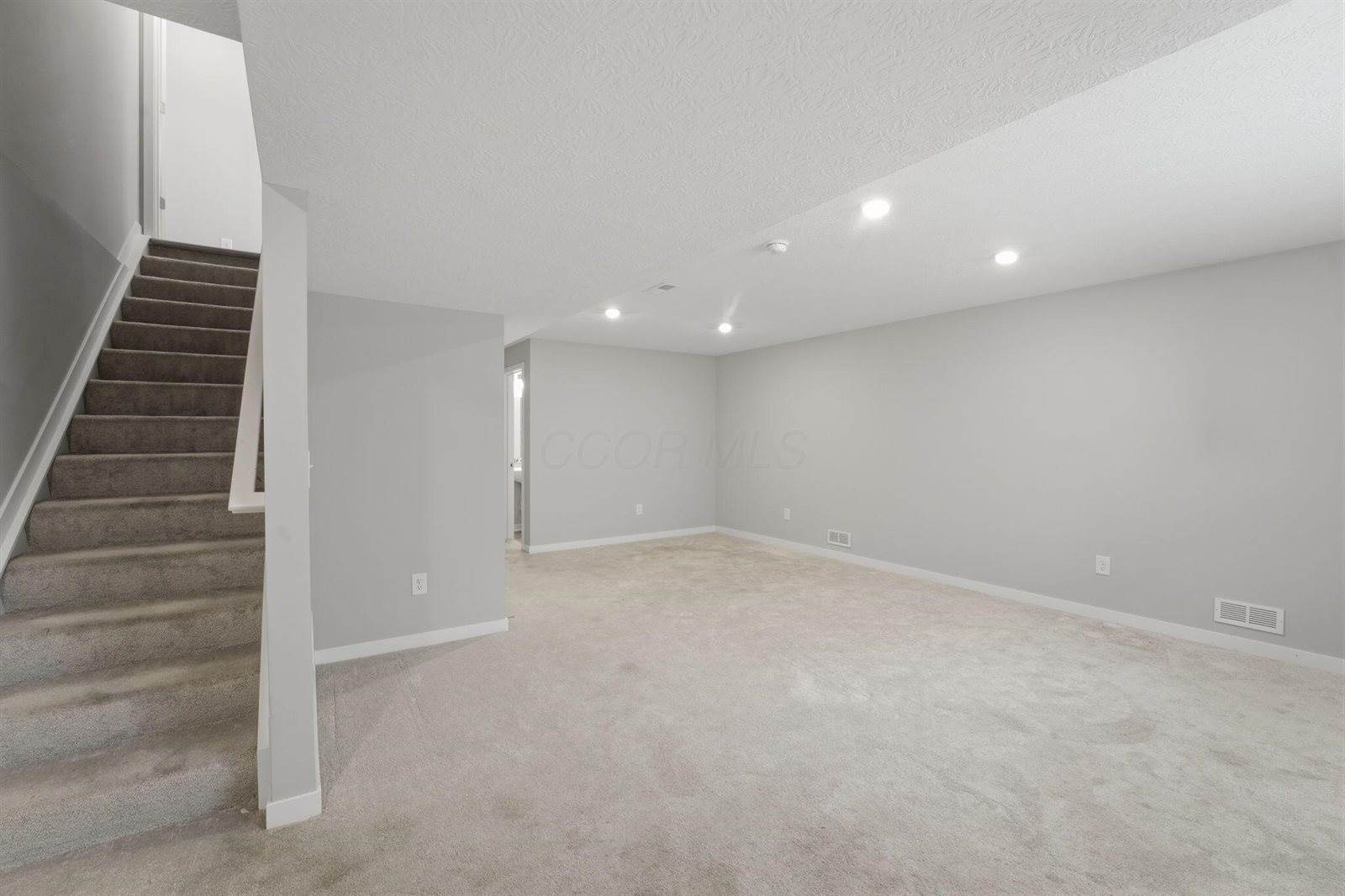 1165 Cunningham Avenue, Pataskala, OH 43062