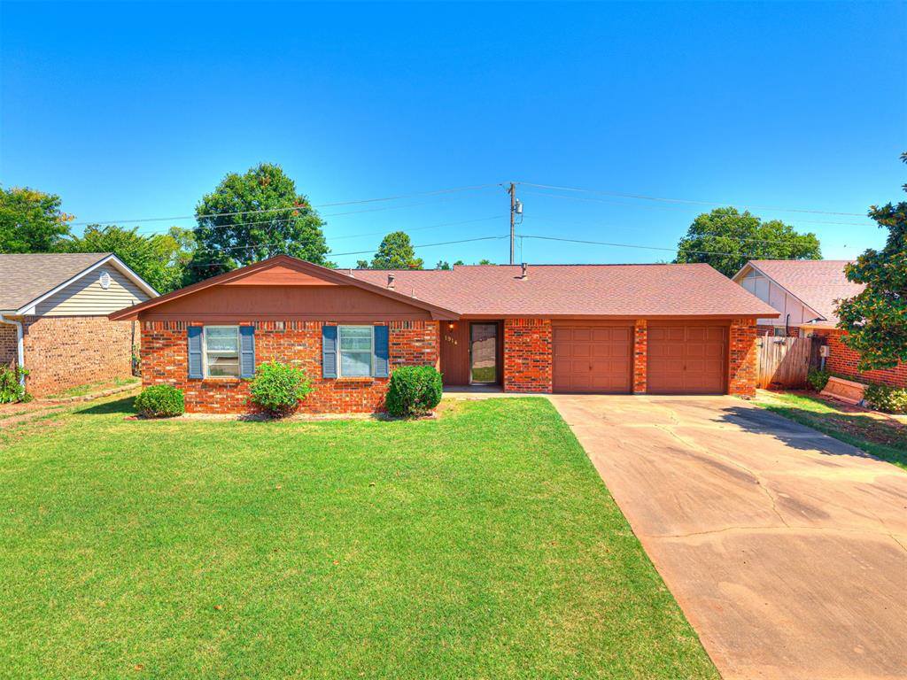 1914 East Chandler Drive, Shawnee, OK 74801