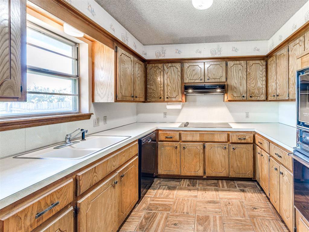 1914 East Chandler Drive, Shawnee, OK 74801