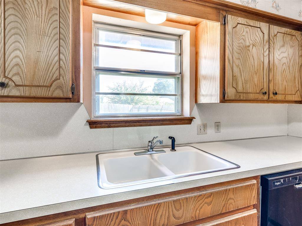 1914 East Chandler Drive, Shawnee, OK 74801