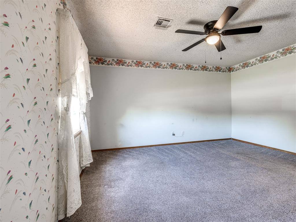 1914 East Chandler Drive, Shawnee, OK 74801