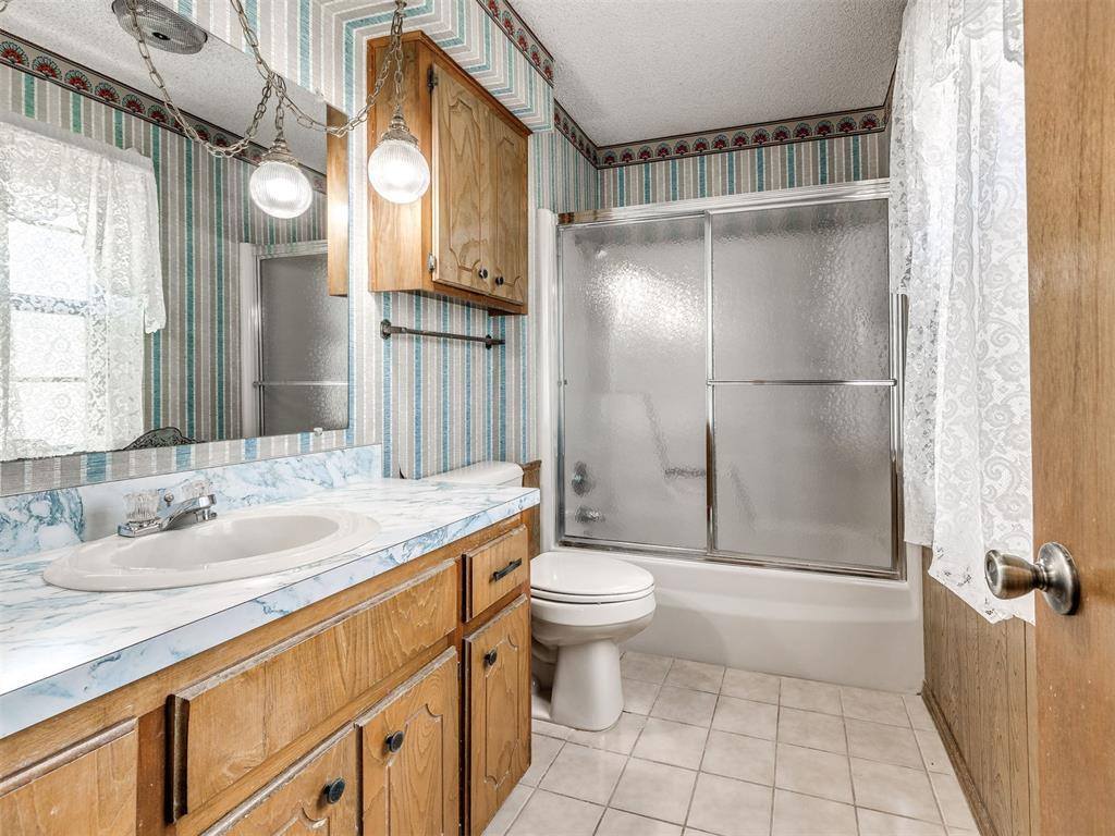 1914 East Chandler Drive, Shawnee, OK 74801