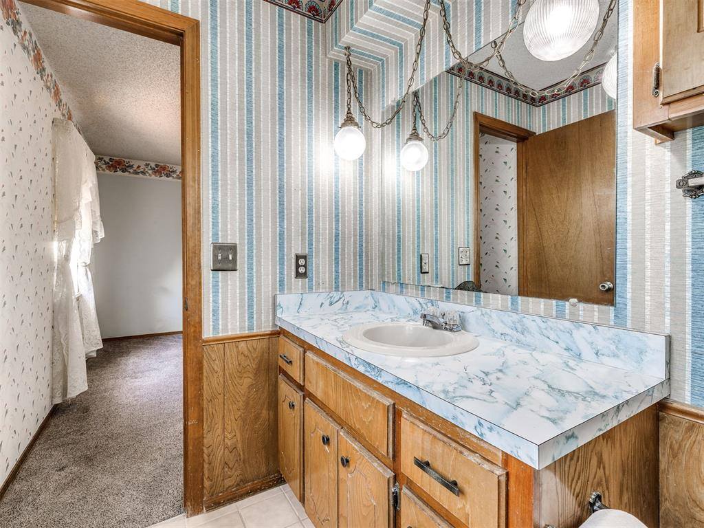 1914 East Chandler Drive, Shawnee, OK 74801