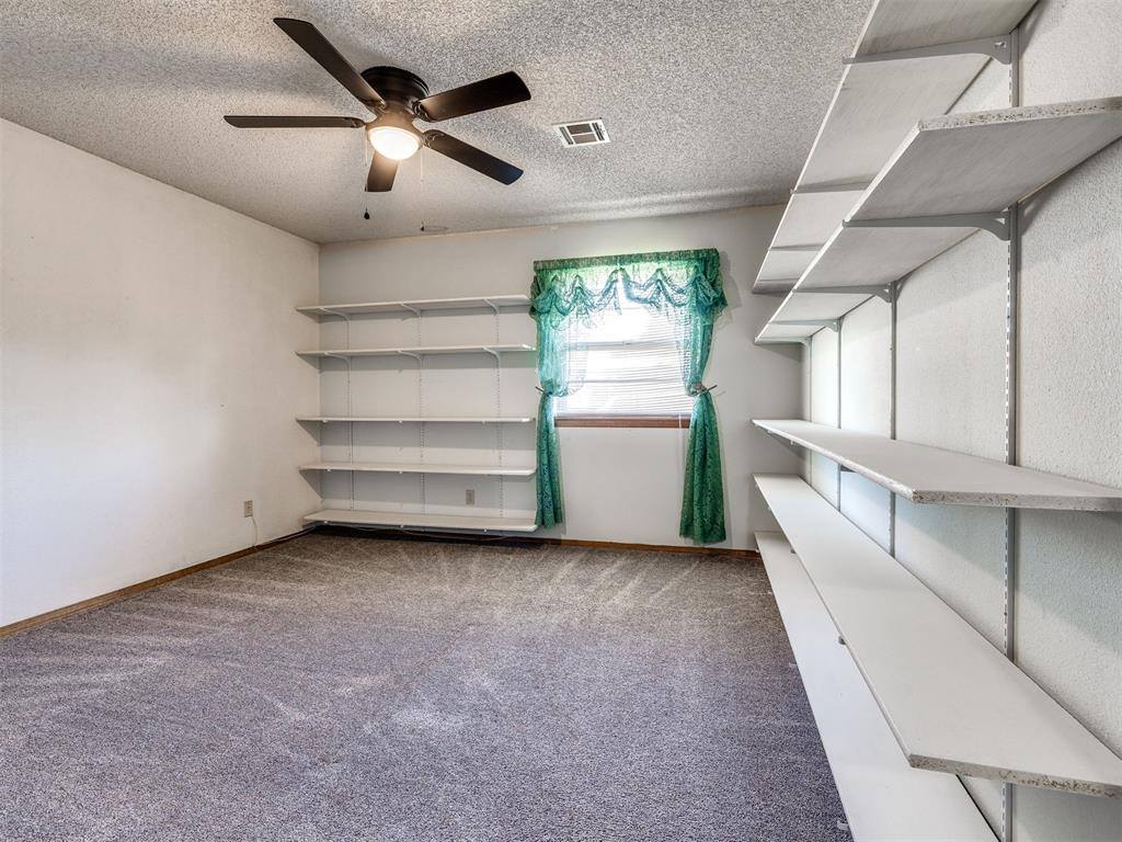 1914 East Chandler Drive, Shawnee, OK 74801