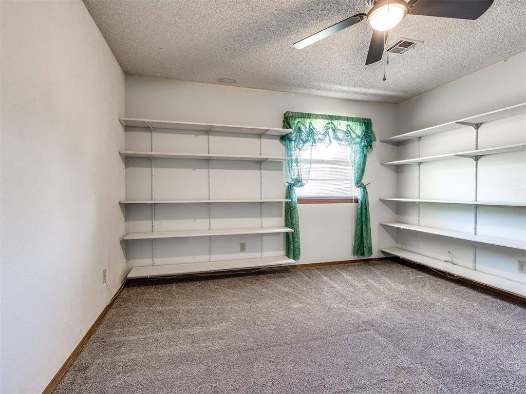 1914 East Chandler Drive, Shawnee, OK 74801