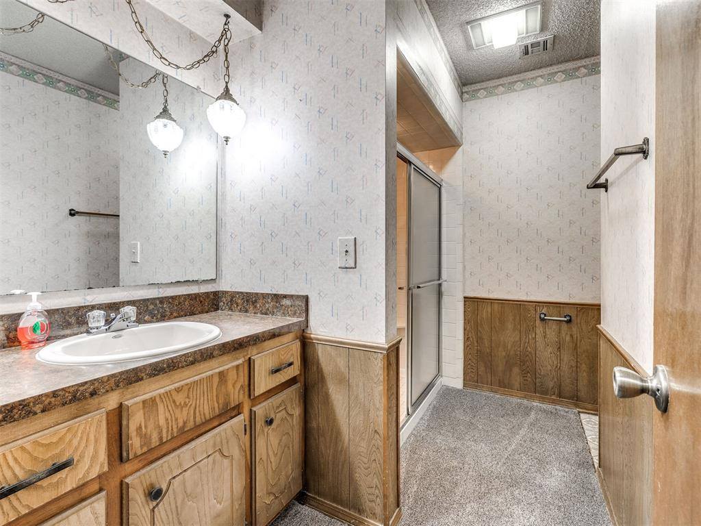 1914 East Chandler Drive, Shawnee, OK 74801