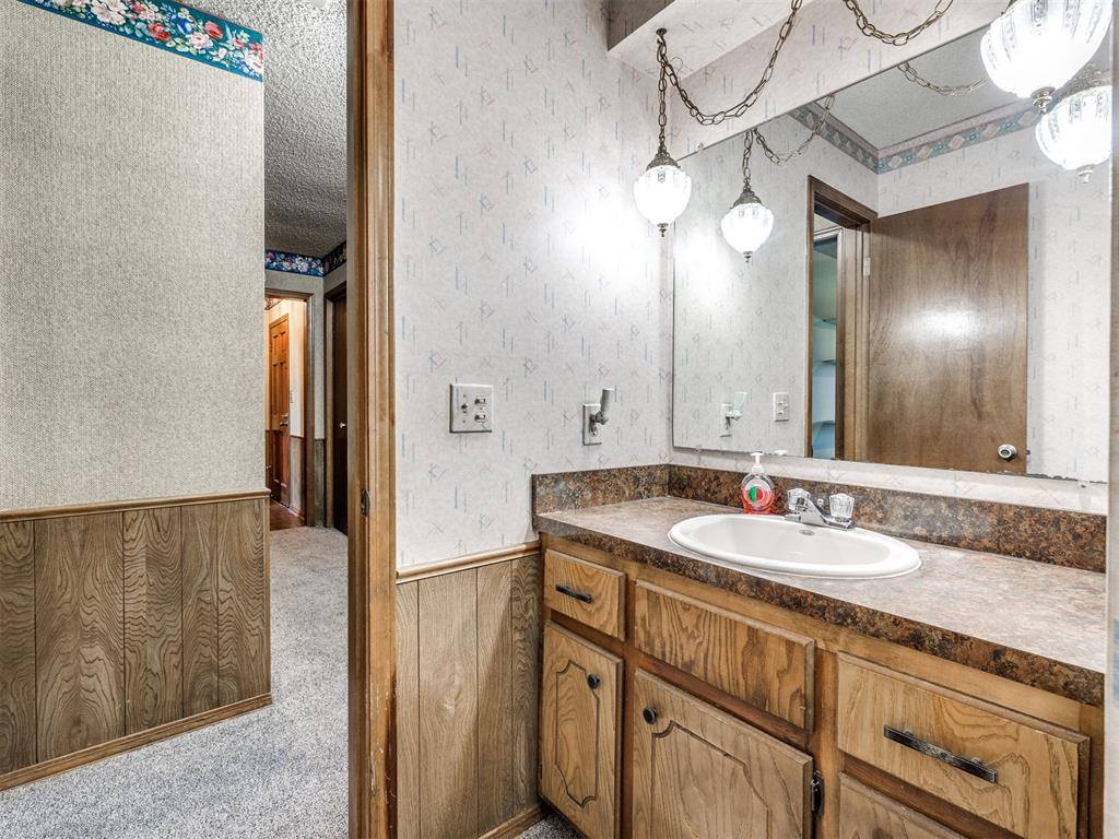 1914 East Chandler Drive, Shawnee, OK 74801