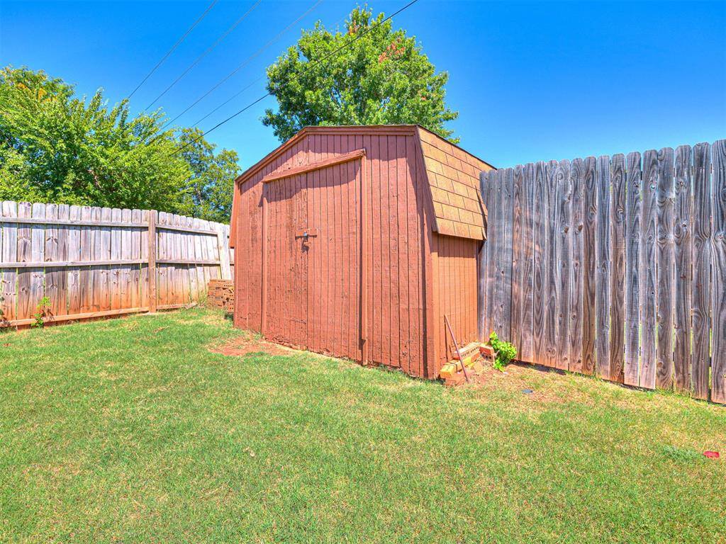 1914 East Chandler Drive, Shawnee, OK 74801
