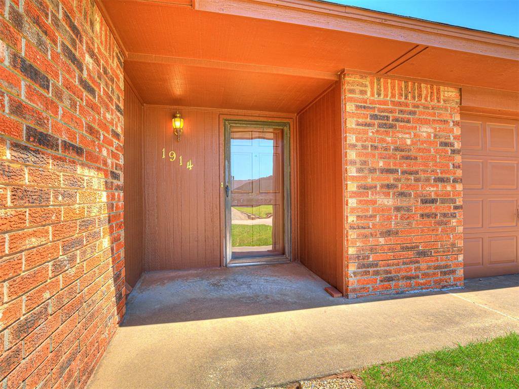 1914 East Chandler Drive, Shawnee, OK 74801