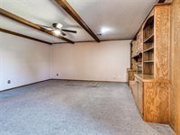 1914 East Chandler Drive, Shawnee, OK 74801