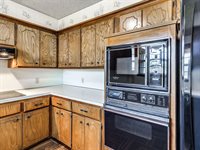 1914 East Chandler Drive, Shawnee, OK 74801