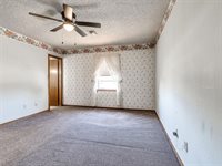 1914 East Chandler Drive, Shawnee, OK 74801