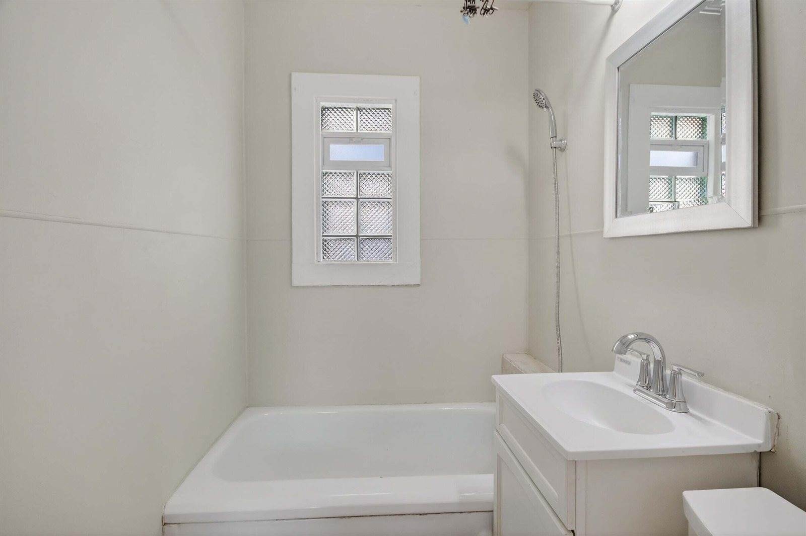 3529 North 11th St, Milwaukee, WI 53206