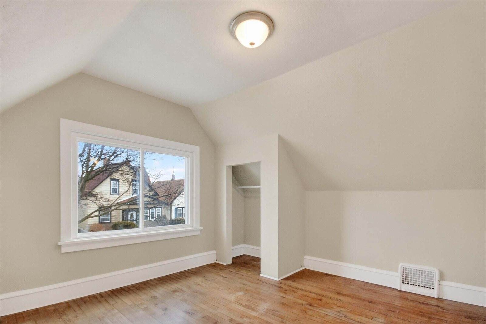 3529 North 11th St, Milwaukee, WI 53206