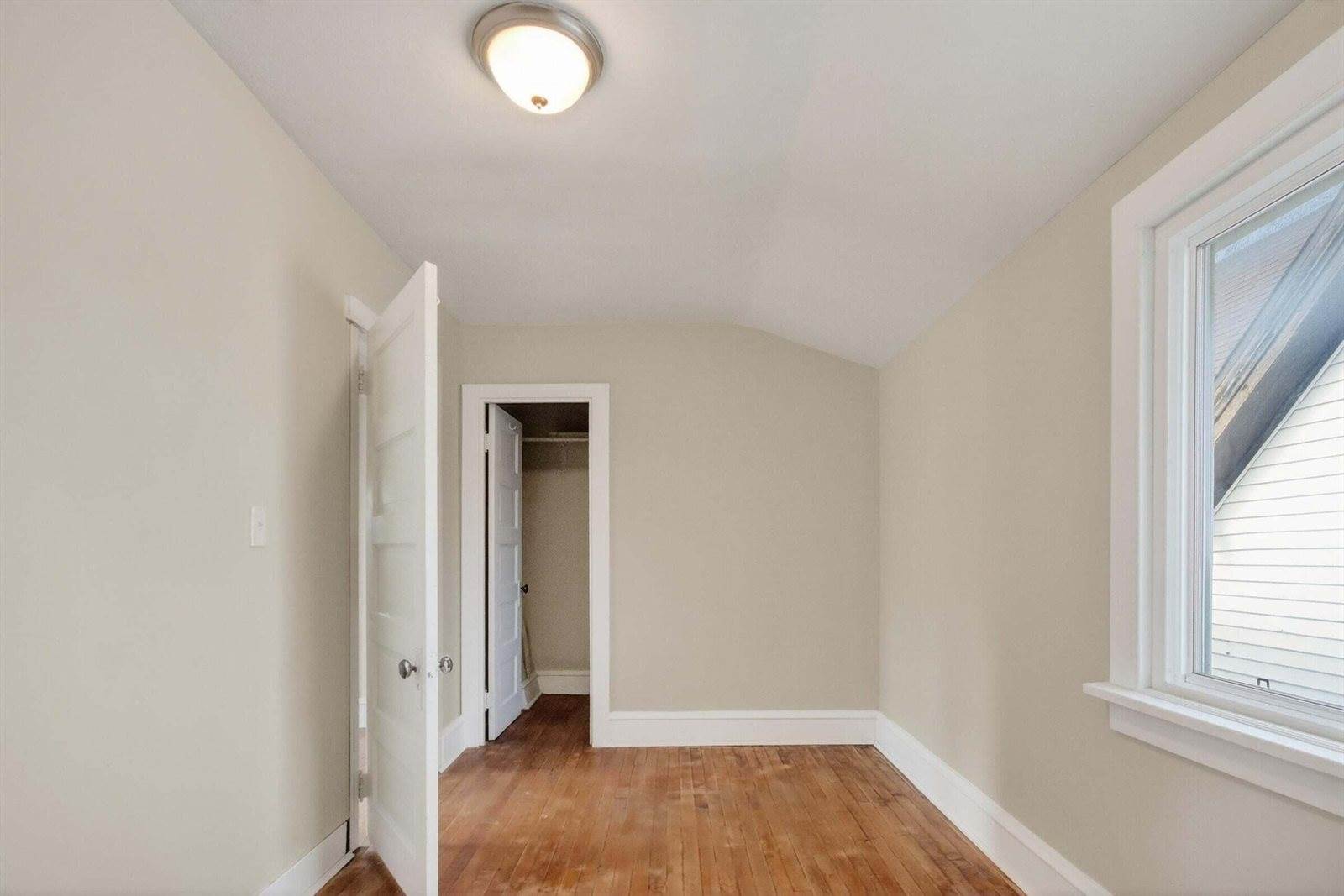 3529 North 11th St, Milwaukee, WI 53206