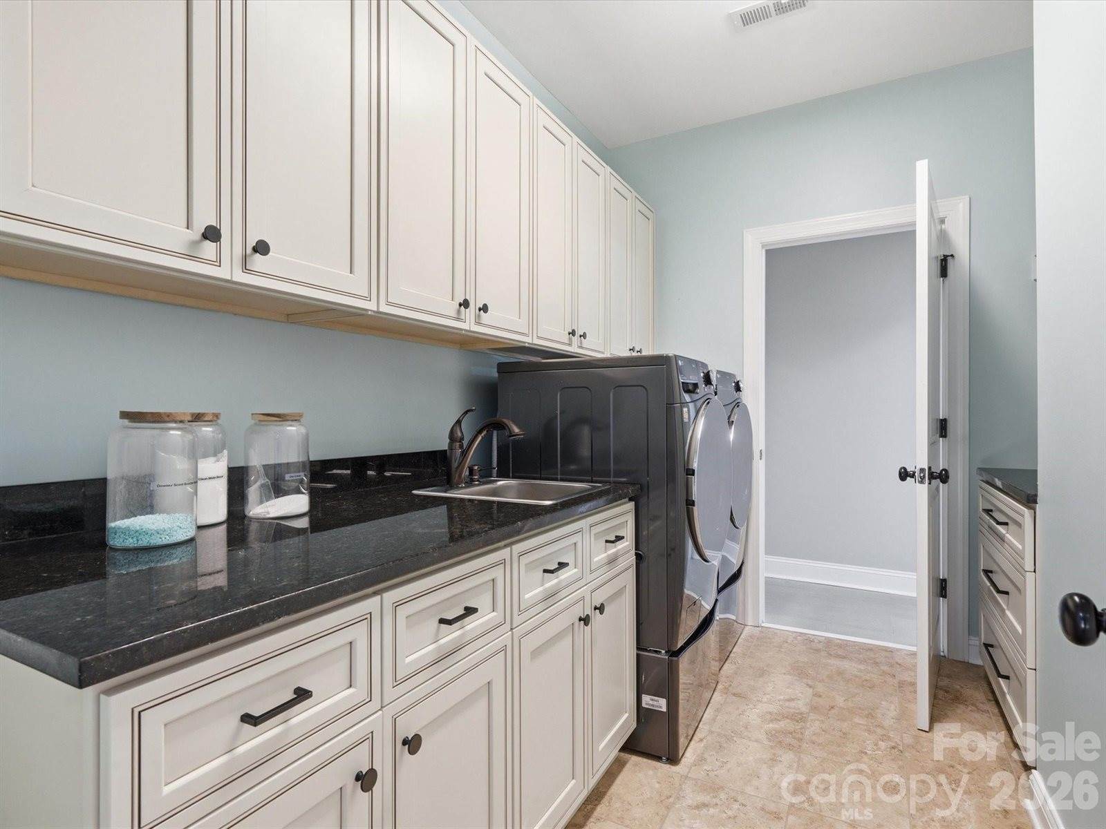 1004 Viscount Drive, Matthews, NC 28104