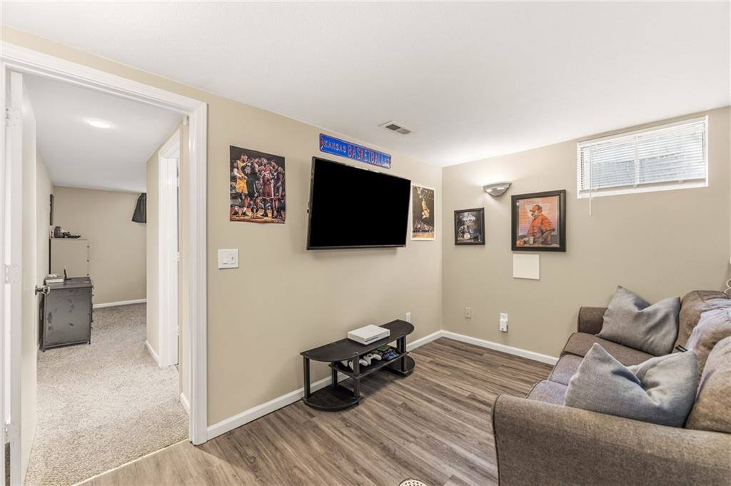 7321 Robinson Street, Overland Park, KS 66204