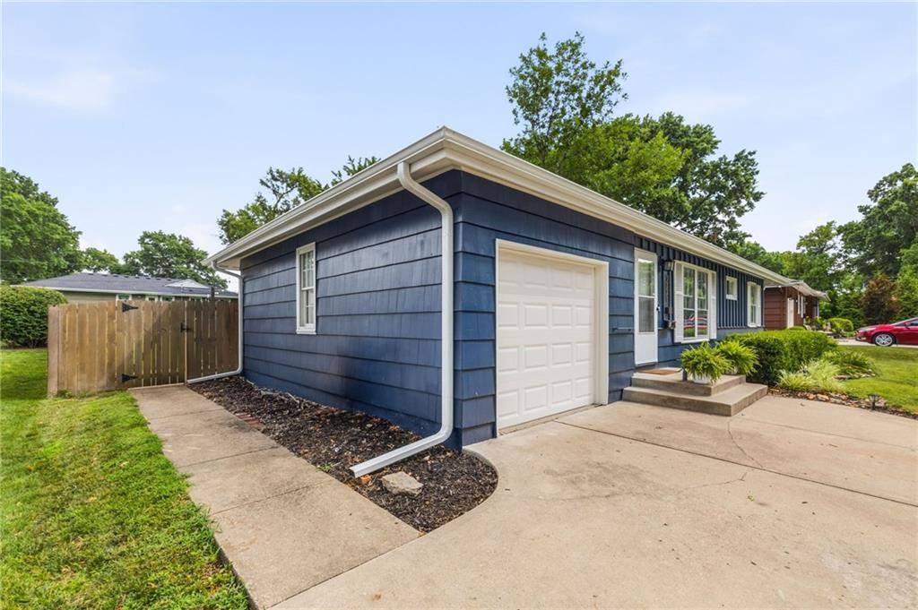 7321 Robinson Street, Overland Park, KS 66204