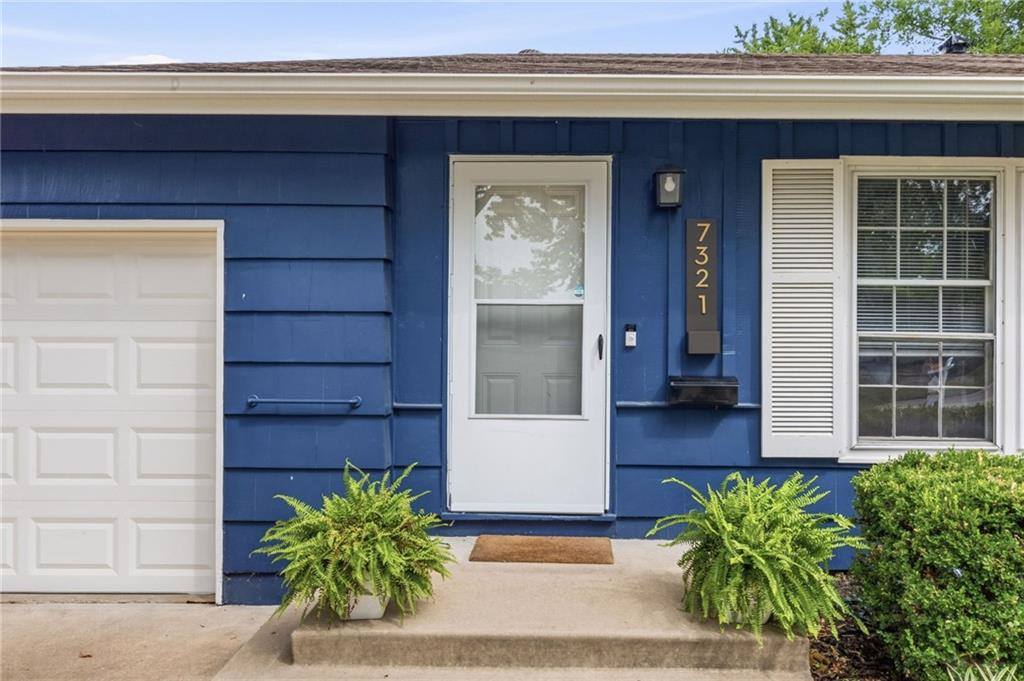 7321 Robinson Street, Overland Park, KS 66204