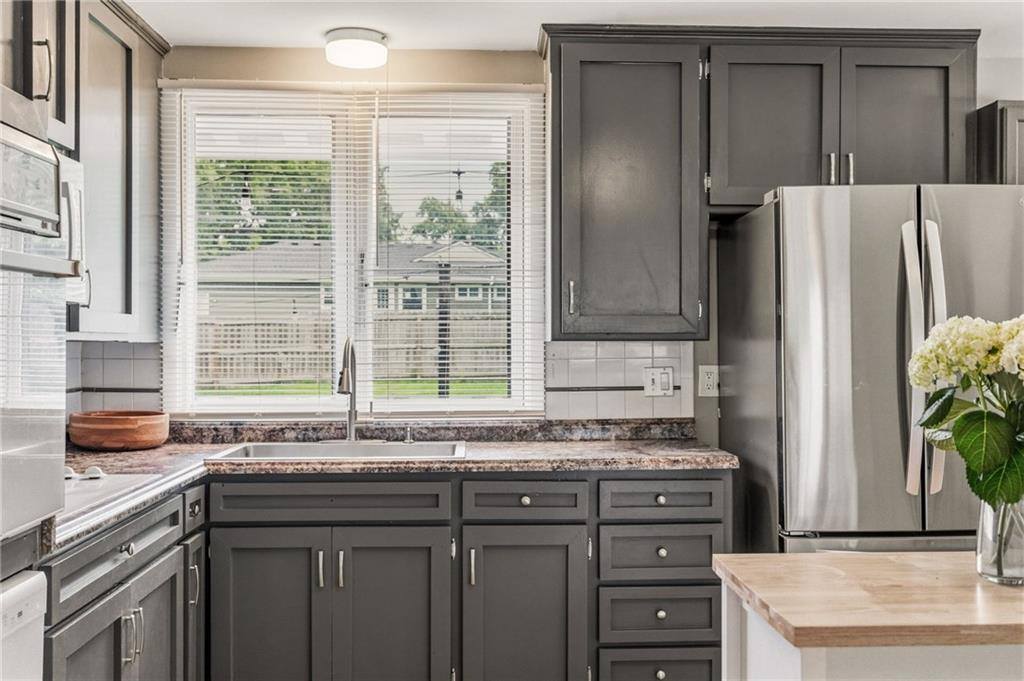 7321 Robinson Street, Overland Park, KS 66204