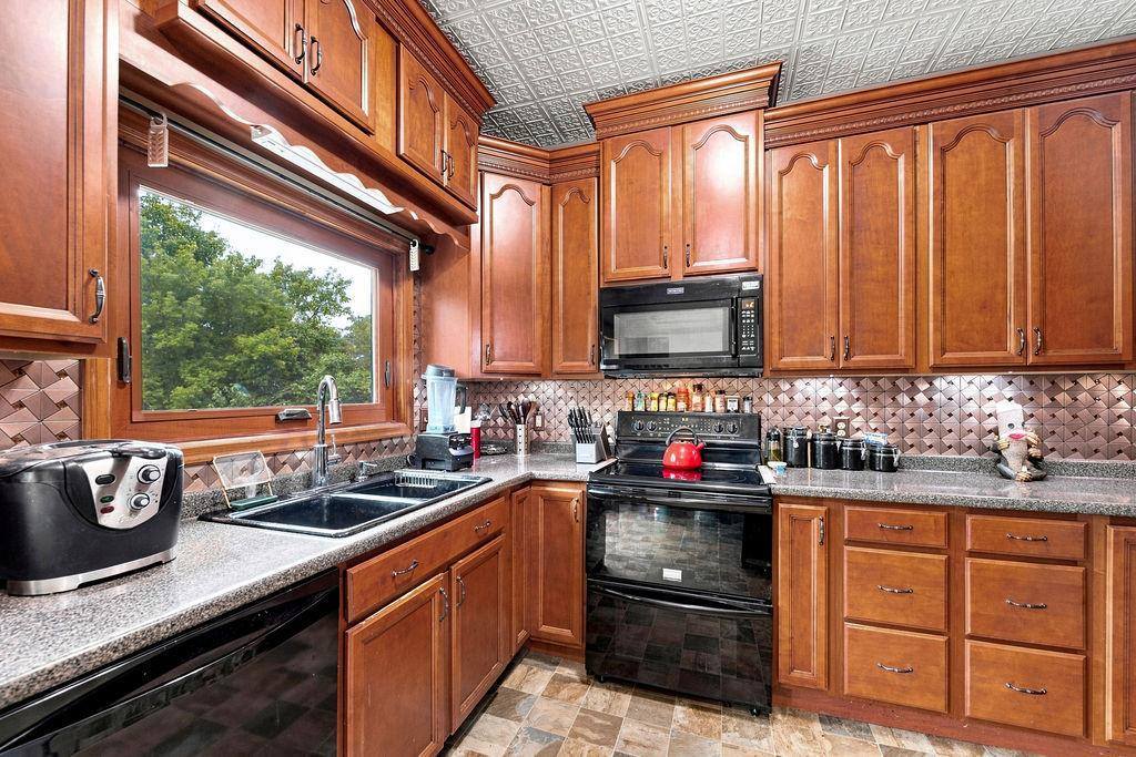 401 River Bluff Avenue, Sandstone, MN 55072