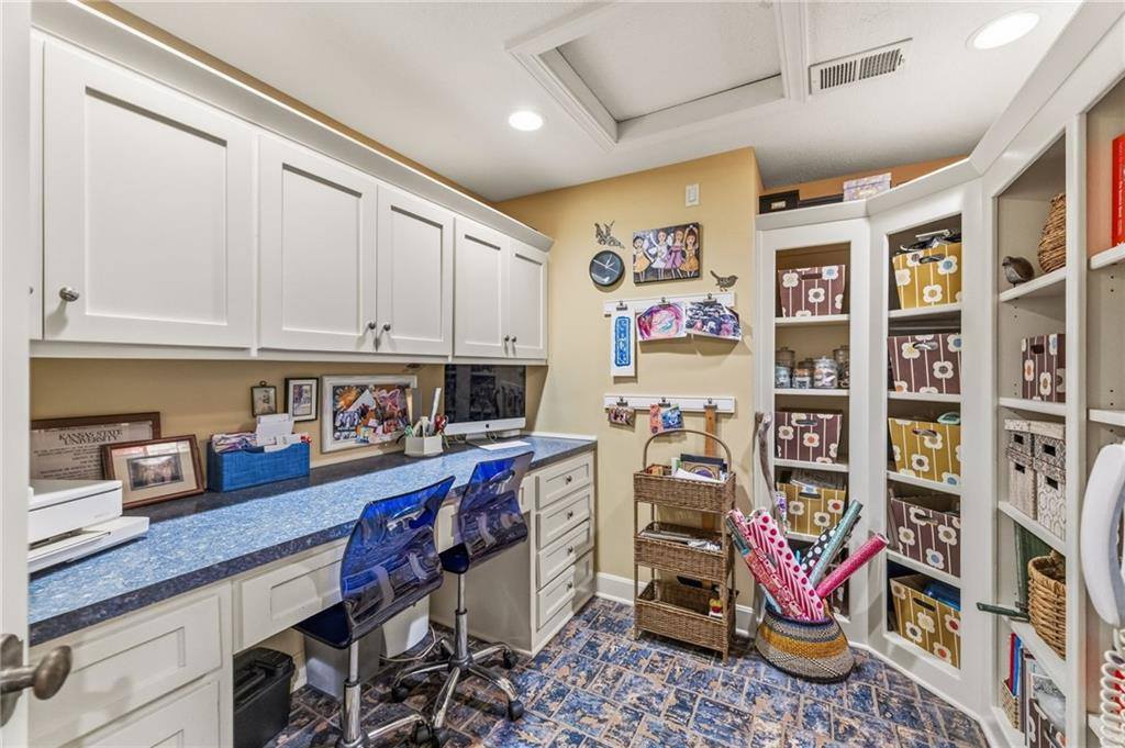 7435 Deer Ridge Drive, Shawnee, KS 66227