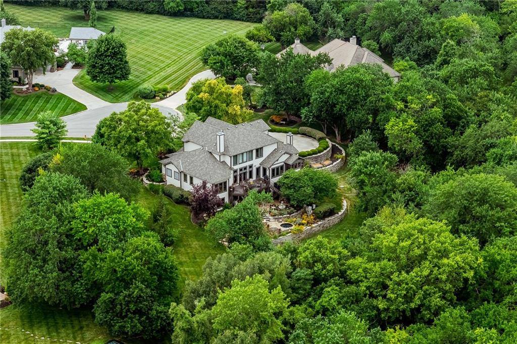7435 Deer Ridge Drive, Shawnee, KS 66227