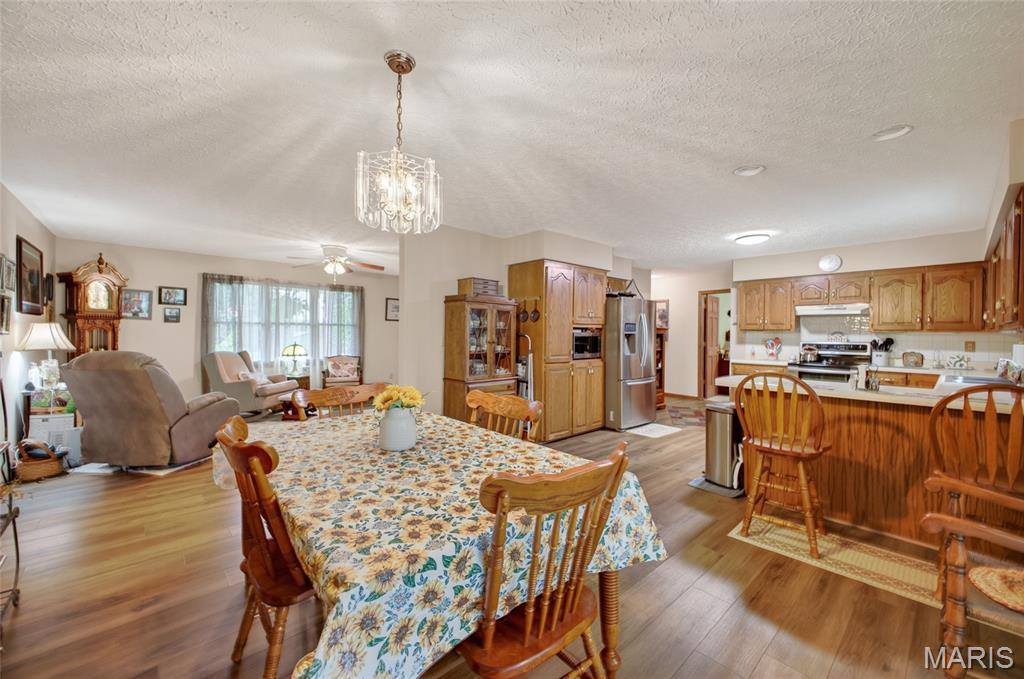 101 South Locust Street, Dixon, MO 65459