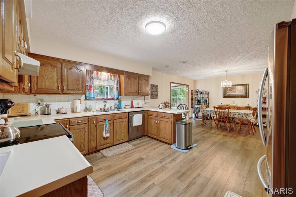 101 South Locust Street, Dixon, MO 65459