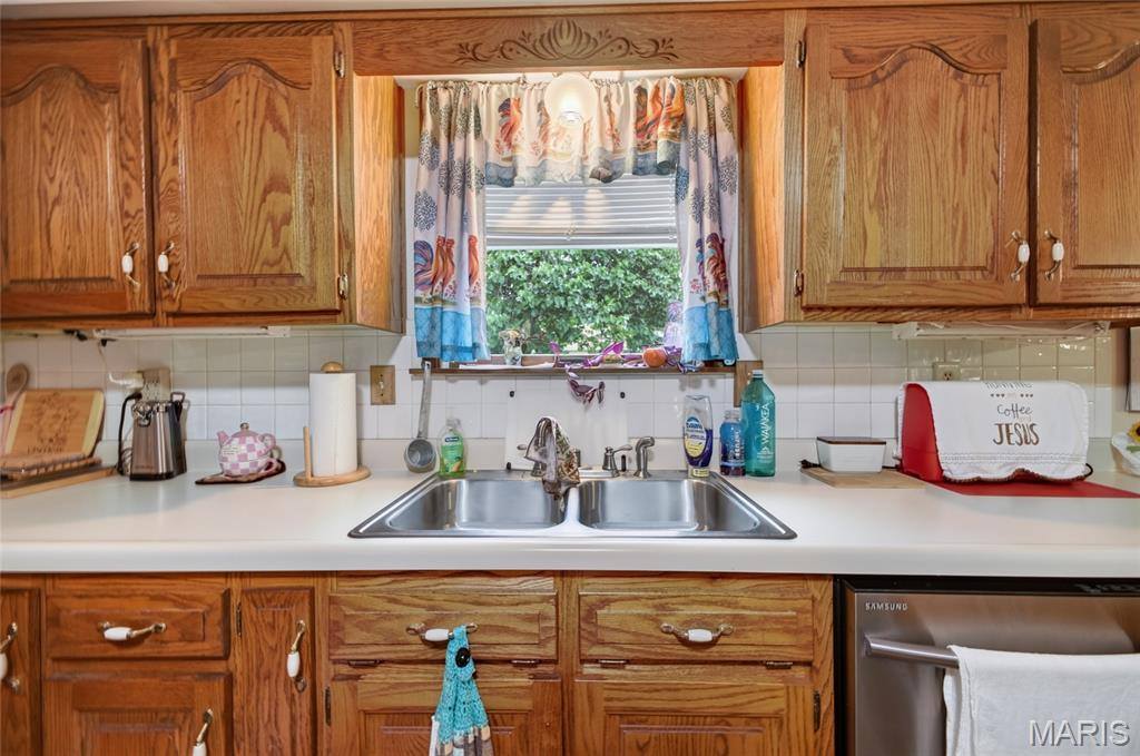 101 South Locust Street, Dixon, MO 65459