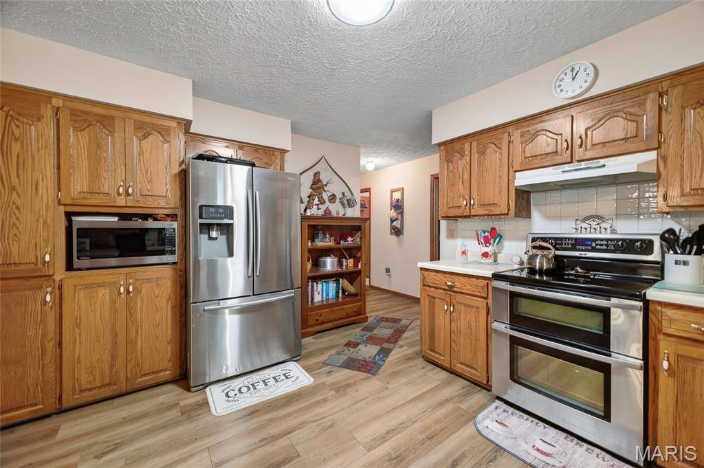 101 South Locust Street, Dixon, MO 65459