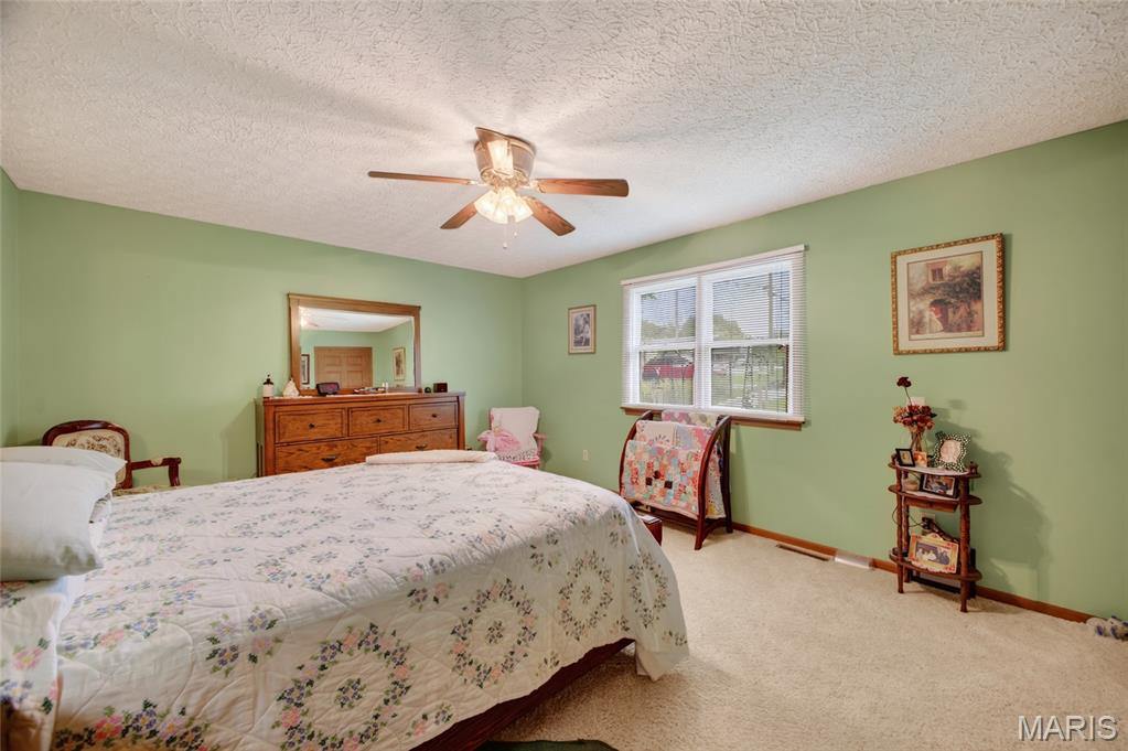 101 South Locust Street, Dixon, MO 65459