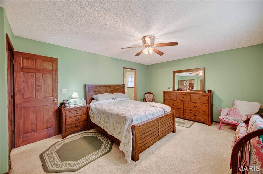 101 South Locust Street, Dixon, MO 65459