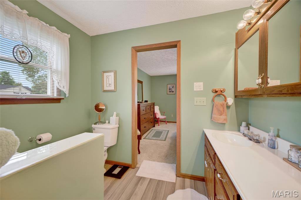 101 South Locust Street, Dixon, MO 65459