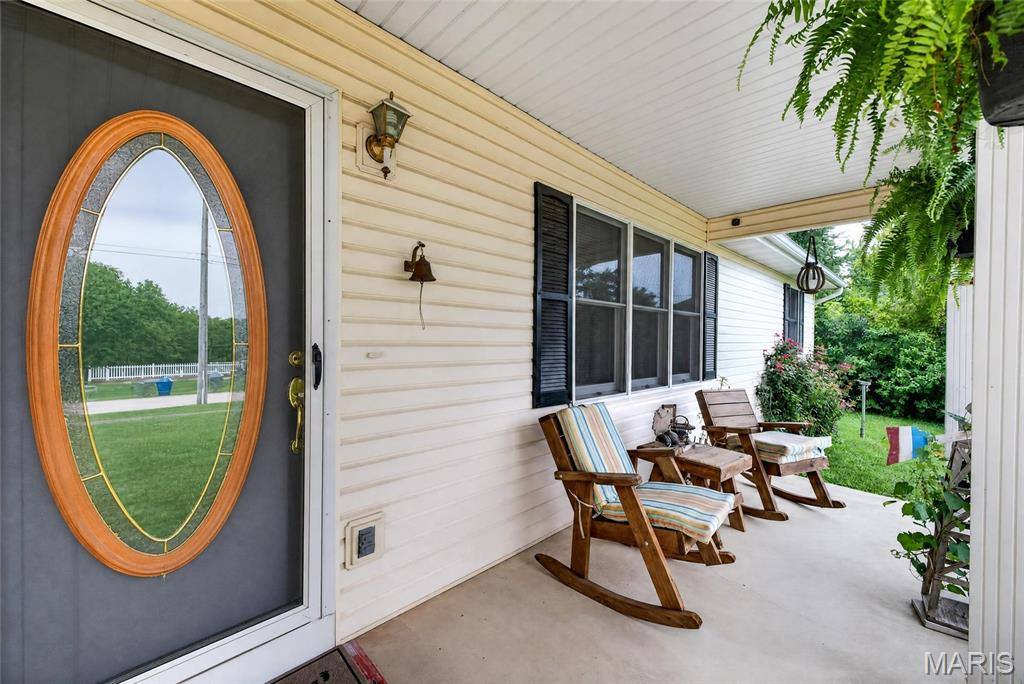 101 South Locust Street, Dixon, MO 65459