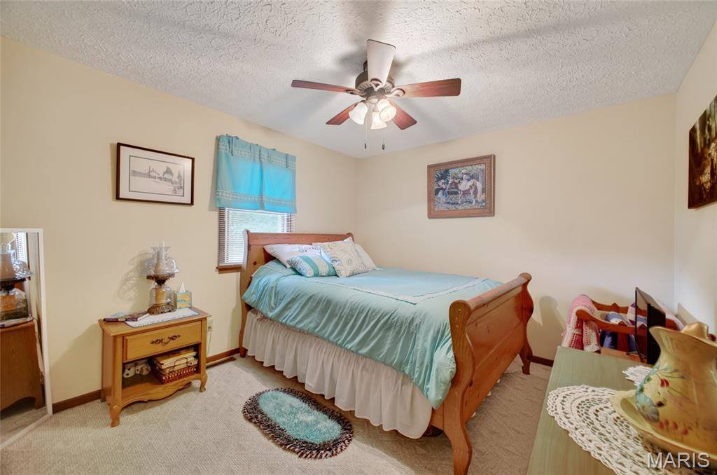 101 South Locust Street, Dixon, MO 65459