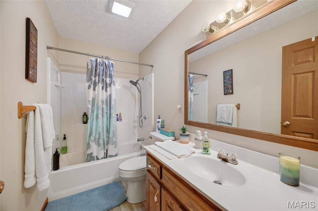 101 South Locust Street, Dixon, MO 65459