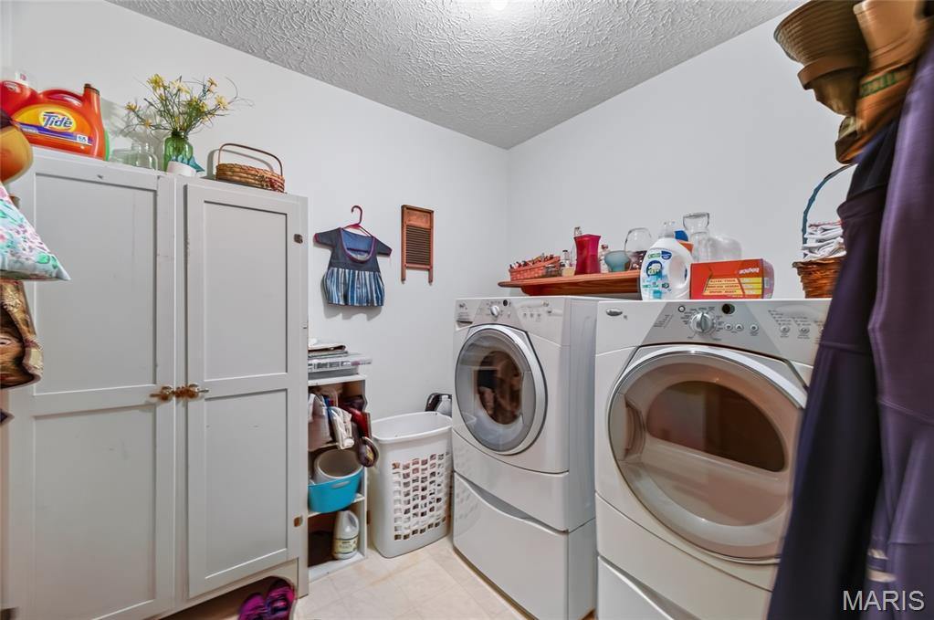 101 South Locust Street, Dixon, MO 65459