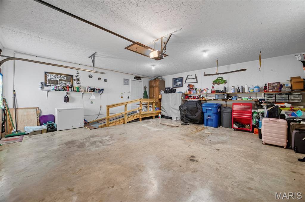101 South Locust Street, Dixon, MO 65459