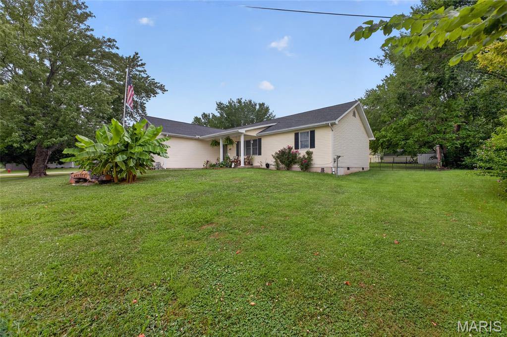 101 South Locust Street, Dixon, MO 65459