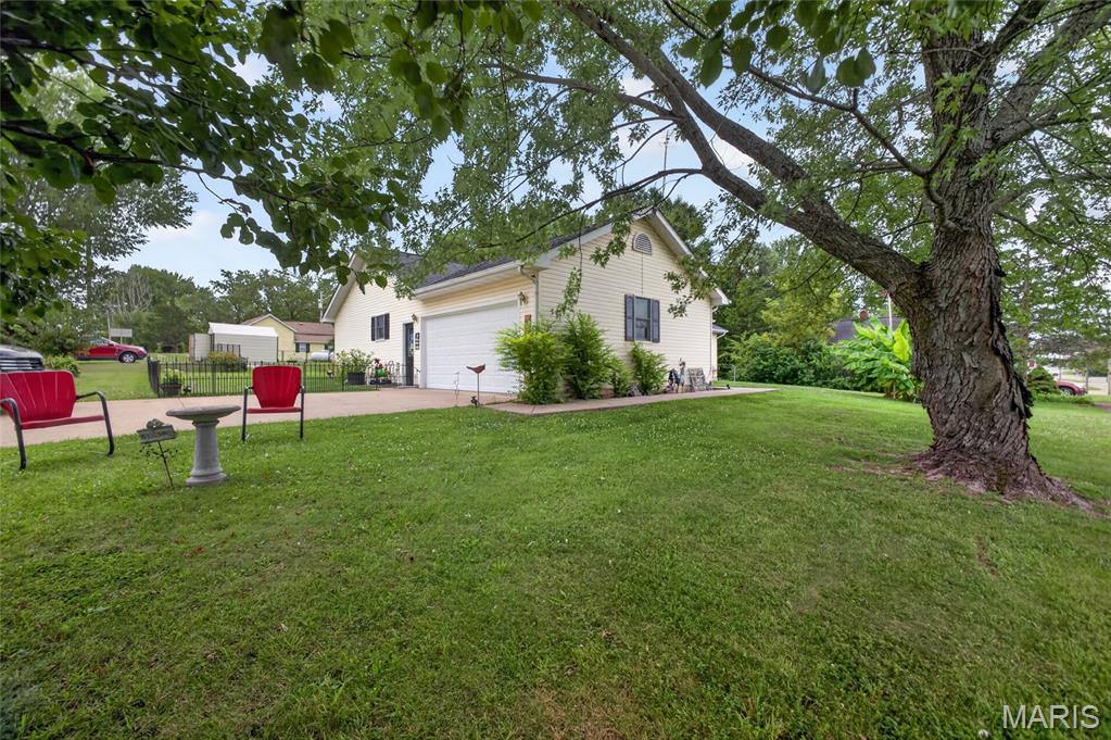 101 South Locust Street, Dixon, MO 65459