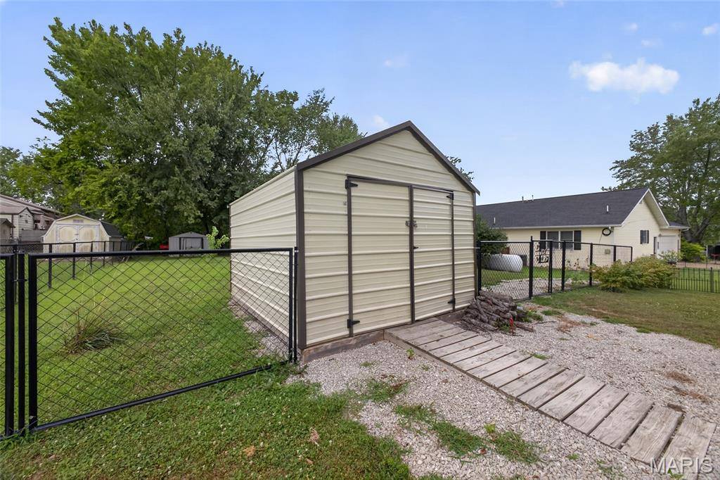 101 South Locust Street, Dixon, MO 65459