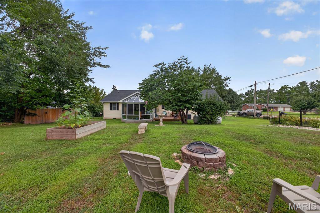 101 South Locust Street, Dixon, MO 65459
