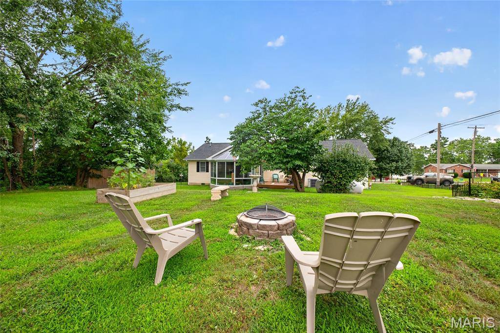 101 South Locust Street, Dixon, MO 65459