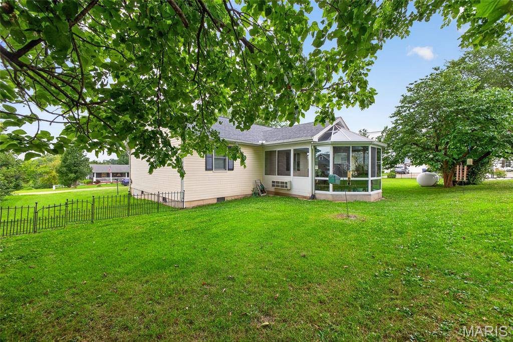 101 South Locust Street, Dixon, MO 65459
